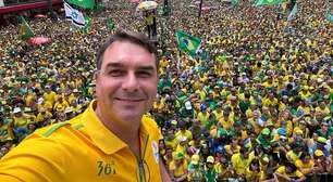 Flávio Bolsonaro 'convoca' Nikolas Ferreira para ato na Av. Paulista no próximo domingo (18)