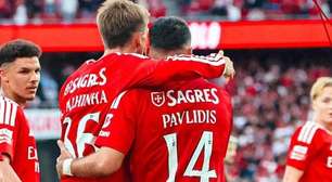 Benfica domina Vitória de Guimarães e segue vice-líder do Português