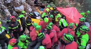 Homem é resgatado após passar mais de 24 horas preso em caverna na Itália