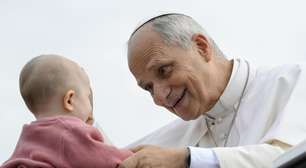 Papa deve ser internado na terça para retirar nódulo do pulmão, diz Vaticano
