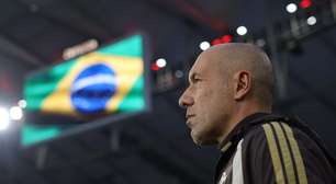 Leonardo Jardim simula lance de Pulgar, parabeniza arbitragem e diz: "Pessoas veem muita maldade"