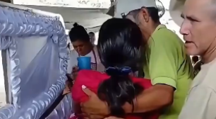 Adolescente de 15 anos acorda em caixão durante o próprio velório na Guatemala