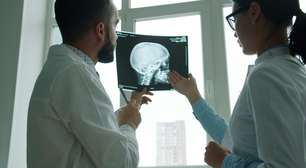 Uma batalha no sistema de saúde dos EUA: hospitais usam IA para conseguir cobrar mais, seguradoras usam para negar tratamentos