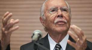 José Sarney recebe alta após cirurgia abdominal e nove dias internado
