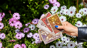 Tarot do dia: previsão para os 12 signos em 13/10/2026