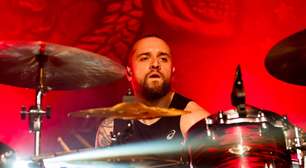 Baterista do Slipknot, Eloy Casagrande fala sobre eleições no Brasil: "família Bolsonaro, nunca mais"