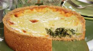 Receita fácil e deliciosa: torta cremosa de alho-poró com escarola