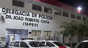 Homem procurado por estupro é preso pela polícia após ir a delegacia denunciar a esposa