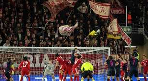 Olisé é expulso, e Bayern tropeça no "caçula" Viking pela Champions