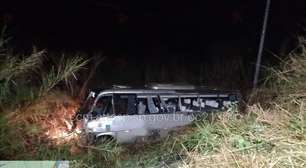 Acidente com micro-ônibus deixa três mortos em rodovia no interior de SP