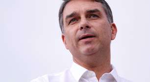 O que Flávio Bolsonaro poderia - e não poderia - mudar na Constituição