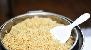 Arroz gruda no fundo da panela elétrica? Duas etapas simples ajudam a deixar os grãos mais soltos e reduzir o desperdício