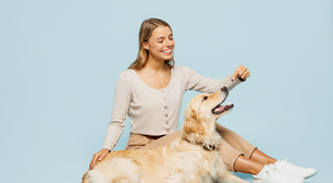 Veja como oferecer petiscos a cães com alergias sem abrir mão dos momentos de carinho