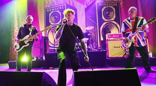 Sex Pistols expulsa homem que entrou em moshpit de mulheres durante show