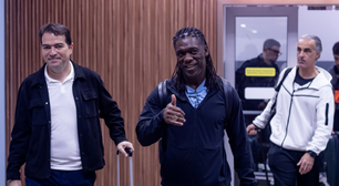 Seedorf recebe dossiê do Corinthians e se assusta com a situação