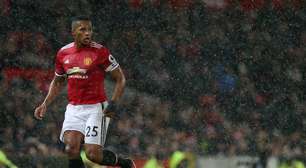 Ex-jogador do Manchester United alfineta Manchester City por possíveis punições e títulos que poderia ter ganhado