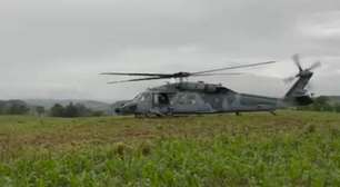 Helicóptero da FAB assusta moradores de área rural com pouso de emergência em plantação de milho no Paraná