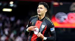 Evanilson celebra noite histórica do Bournemouth na Liga Europa