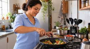 Brasileiros voltam a cozinhar em casa e buscam orientação