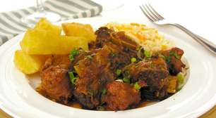 Receita fácil de costela com arroz e mandioca frita: aprenda a fazer