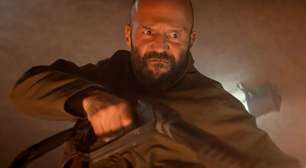 É um dos melhores filmes de Jason Statham e vai ganhar sequência: Trailer revela cena chocante com um lança-chamas
