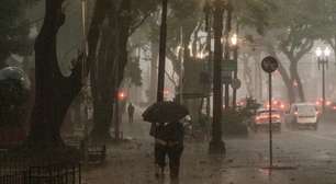 Defesa Civil de SP emite alerta severo para chuva forte na madrugada; temporal persiste nesta sexta