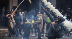 Manifestação de universitários termina em confronto com a polícia e 25 detidos na Argentina