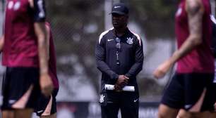 Seedorf manda recado aos críticos e destaca ambiente no Corinthians