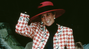 Arezzo se inspira em Lady Di para criar os scarpins bicolores de bico quadrado 'vermelho escarlate' e salto bloco; são os sapatos de mulher elegante que a princesa combinava nos anos 1990