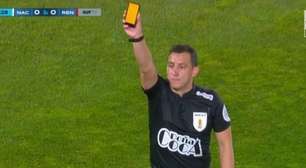 Tecnologia em campo: Uruguai estreia cartões virtuais em jogo oficial
