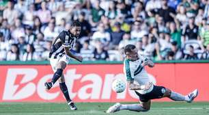 Atlético-MG enfrenta o Coritiba em busca de se aproximar do G-6 no Brasileirão