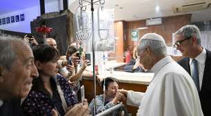 Papa recebe alta após retirada de nódulo cancerígeno, mas deixa em aberto visita à América Latina