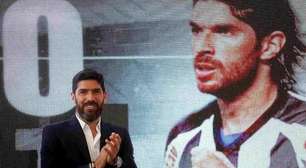 Ídolo do Botafogo, Loco Abreu completa 50 anos sábado