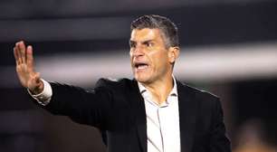 Vasco: Pedro Emanuel prepara mudanças contra o São Paulo; veja escalação