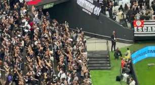Organizada do Corinthians protesta contra Depay: "Futebol em atraso"