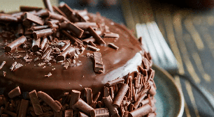 Sábado pede bolo de chocolate: veja 3 receitas cremosas para o café da manhã