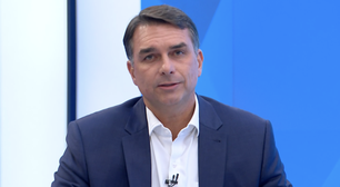 Flávio Bolsonaro cita negócios da Globo com Vorcaro e é rebatido por Renata Lo Prete durante sabatina
