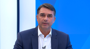 'Não apoiaria mudar regra para permitir que parentes concorram à sucessão', diz Flávio Bolsonaro