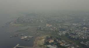 Fumaça em Manaus piora, Defesa Civil envia alerta e incêndios impedem voos de combate