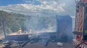 Menino de 11 anos morre e adultos que tentaram resgate ficam feridos em incêndio no RS