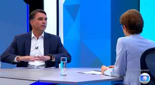 Flávio Bolsonaro cita negócios da Globo com Vorcaro e é rebatido por Renata Lo Prete durante sabatina