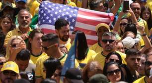 Com funk e axé, Flávio Bolsonaro transforma ato político em bloco de carnaval na Av. Paulista