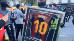 Loja é saqueada em Paris durante protestos, e raridades de Messi são roubadas