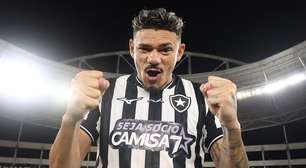 Tiquinho Soares comenta partida como titular ao retornar para o Botafogo: "estou feliz novamente"