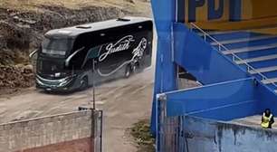 Vídeo: ônibus é retido em blitz e time chega faltando 10 minutos para jogo