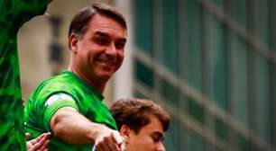 Dancinha funk, problema técnico e tietagem da PM: como foi o 'bloco' de Flávio Bolsonaro em São Paulo