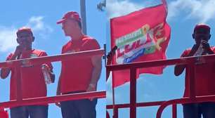 Porteiro detido após panelaço contra Flávio Bolsonaro reaparece em ato pró-Lula em Maceió