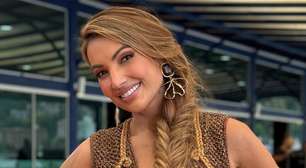 Patrícia Poeta faz 50 anos com vestido de crochê de R$ 9 mil de grife estreante no SPFW