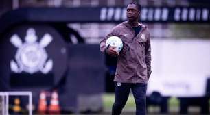 Corinthians treina troca de passes e ajusta time para pegar o Vitória