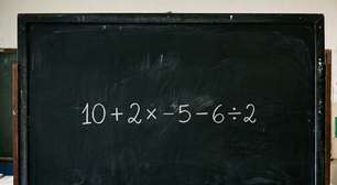 Resolva a equação 10 + 2 × 5 6 ÷ 2 sem calculadora: a maioria das pessoas erra na segunda etapa porque se esquece de uma regra da escola